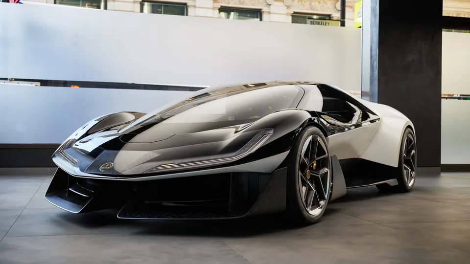 La “Theory 1” EV di Lotus, un'auto da 200 miglia orarie, segna il ritorno alla forma per il marchio