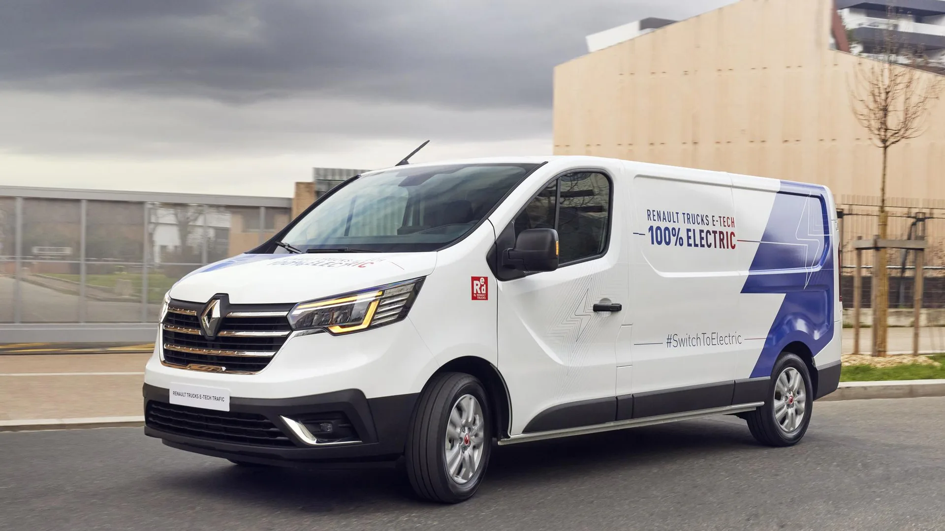 Renault Trucks completa il portafoglio elettronico con il furgone medio Trafic E-Tech