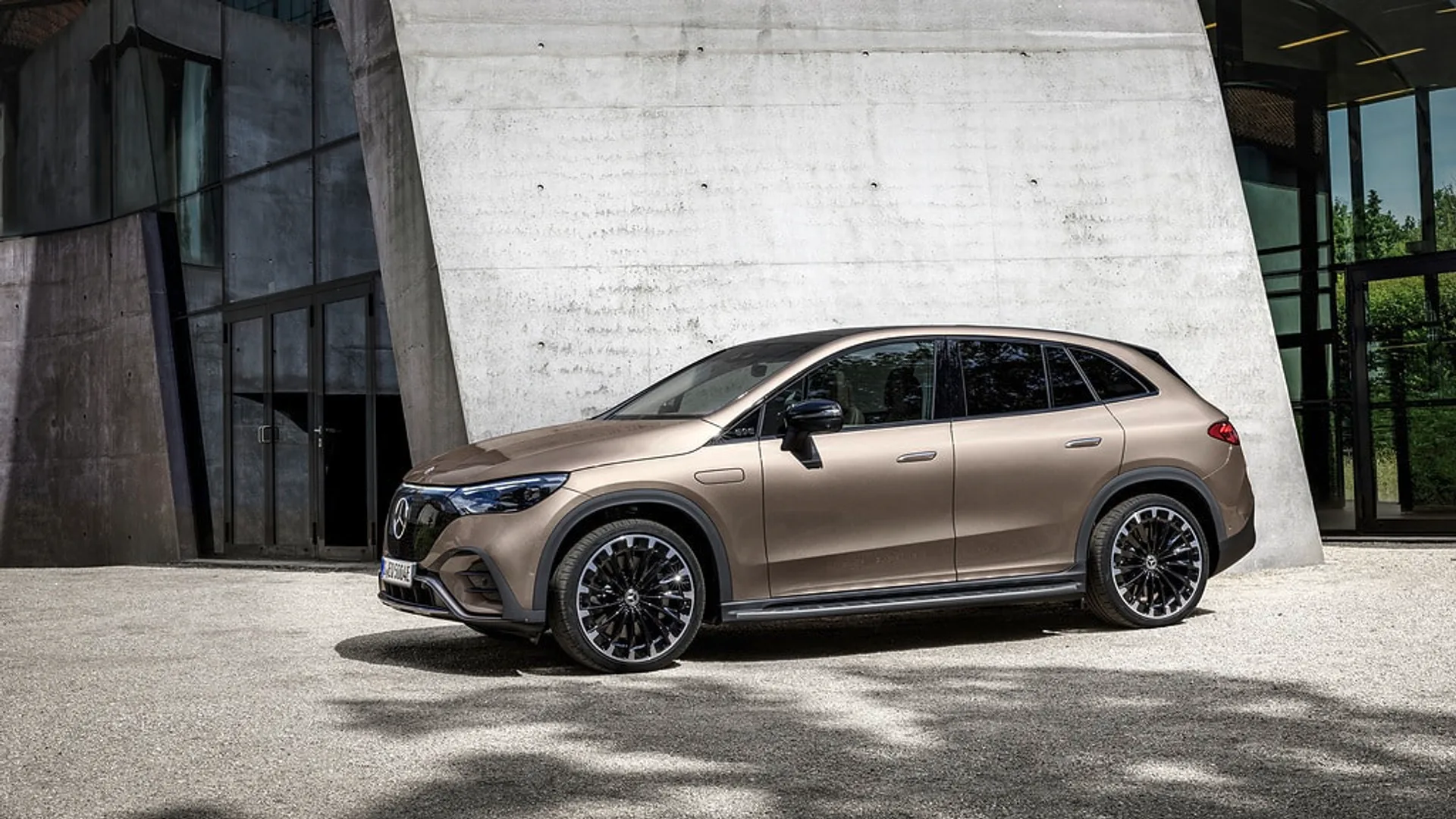 La nuova Mercedes-Benz EQE SUV unisce lusso e tecnologia e versatilità