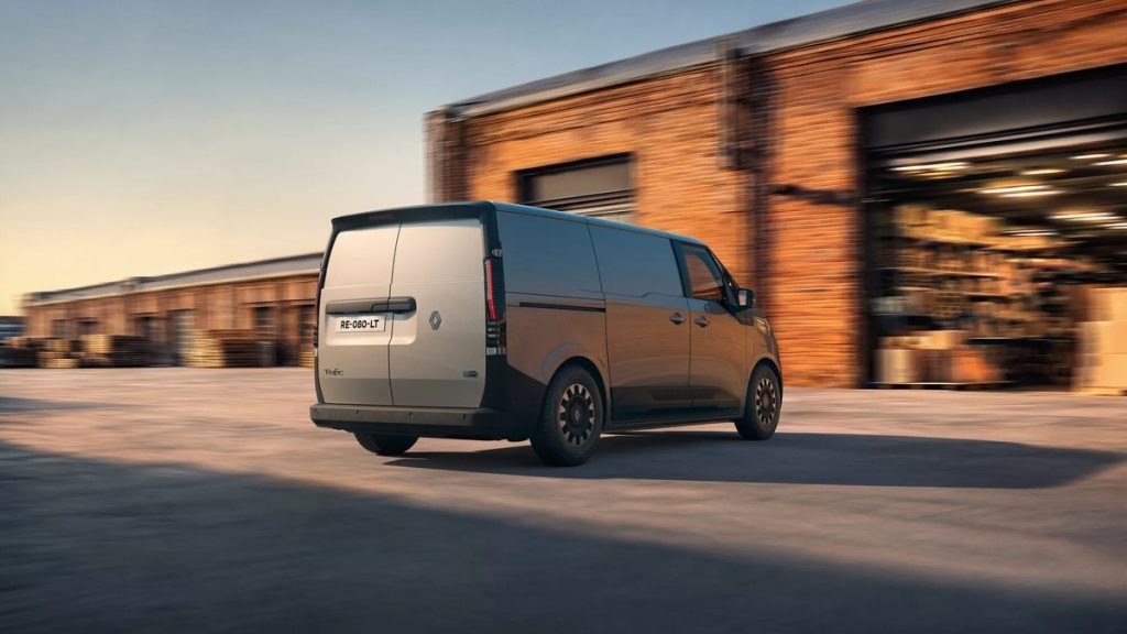 Renault Trafic Van E-Tech Electric: 470 km e ricarica 800 V | Elettronauti.it