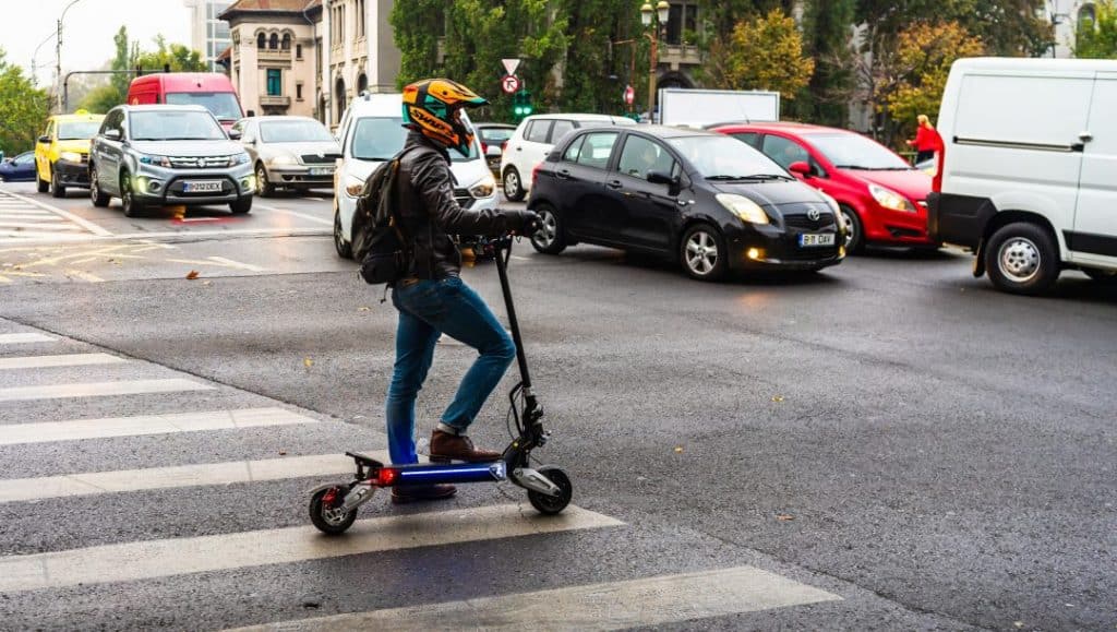 Assicurazione e casco per i monopattinisti?? | Elettronauti.it