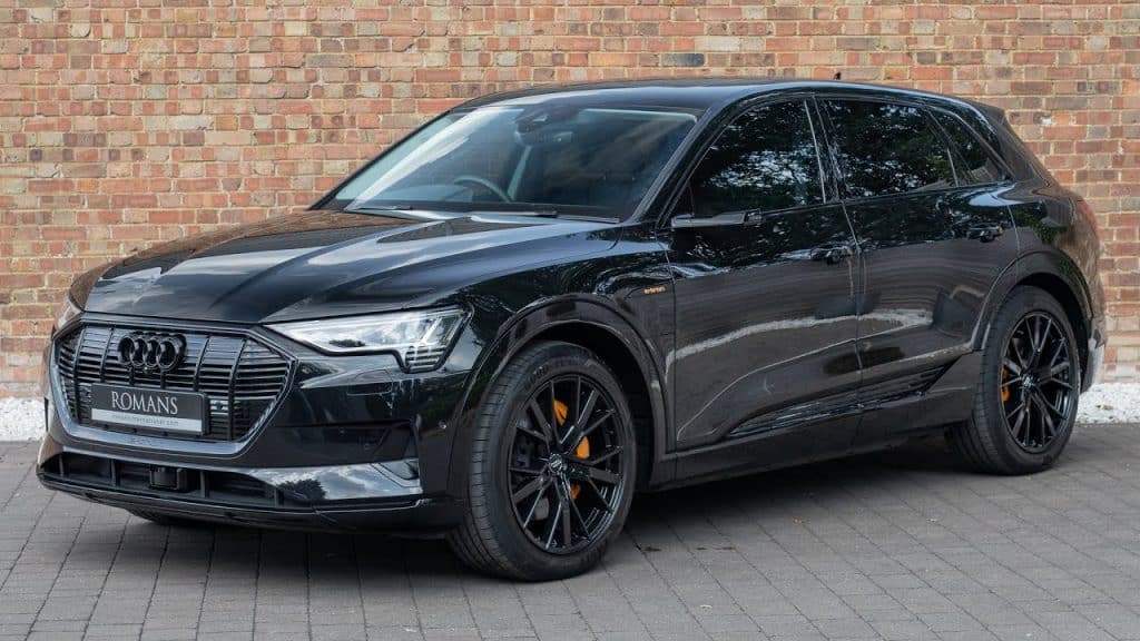 Audi e-Tron Full Black Anteriore | Elettronauti.it