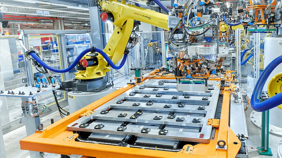 Ford collabora con LG Energy Solution per costruire uno dei più grandi impianti di batterie EV d'Europa