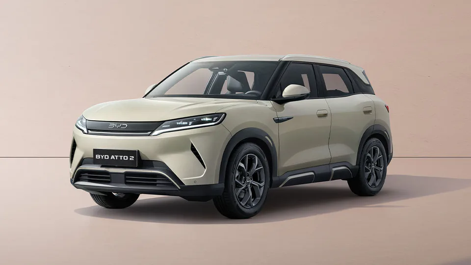 BYD lancia il SUV ultracompatto ATTO 2 con le batterie Blade