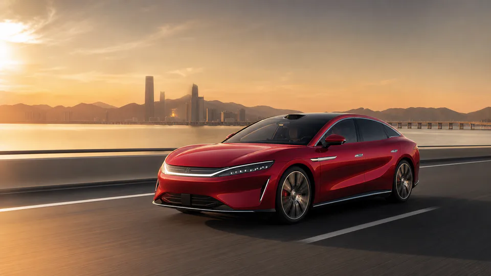 BYD Da Han EV, berlina elettrica con autonomia dichiarata fino a 1.008 km nel ciclo CLTC