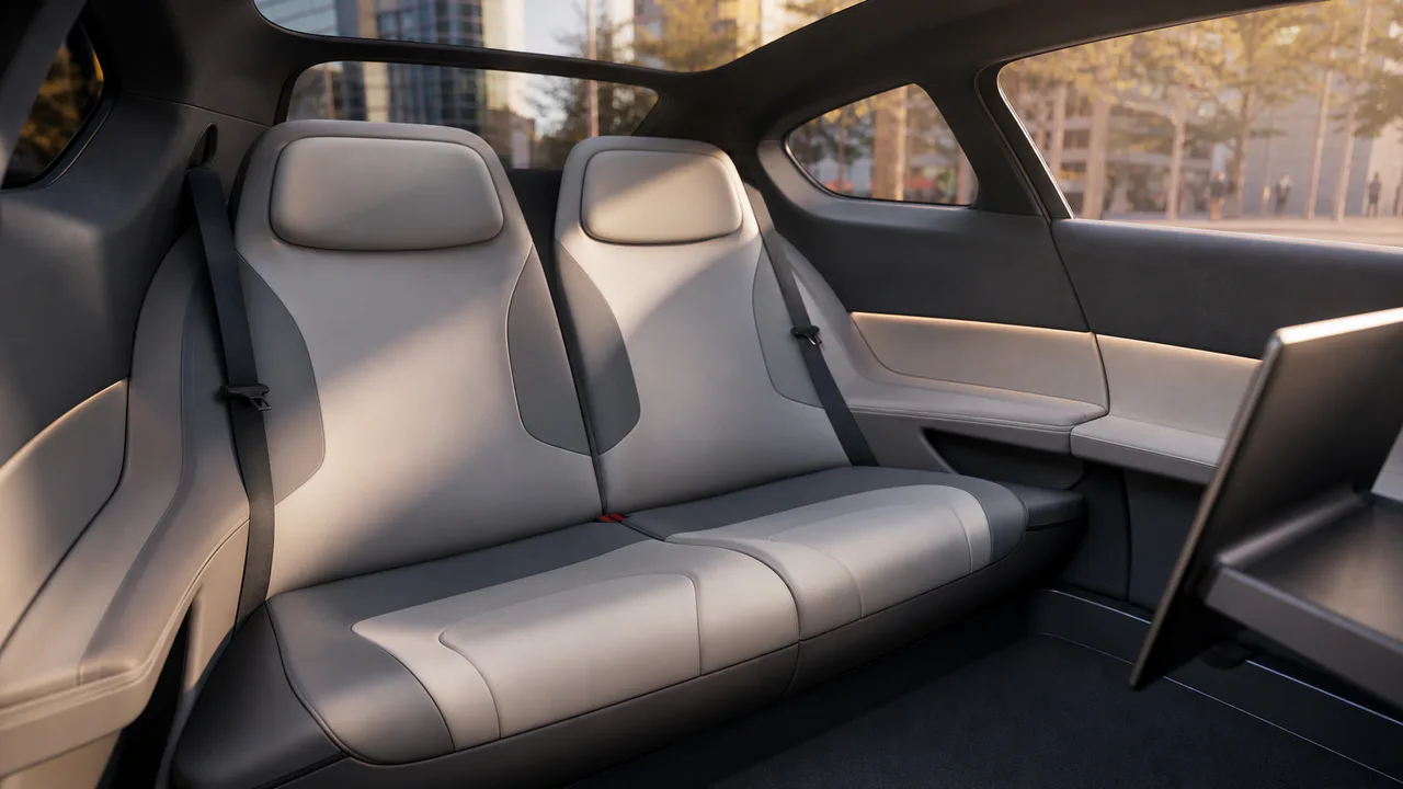 Tesla Cybercab al centro delle novità annunciate per sedili e funzioni dell’abitacolo