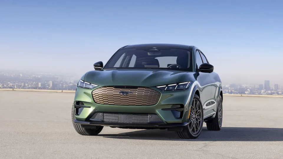 La Ford Mustang Mach-E GT del 2024 riceve il trattamento Bronze, la più veloce con l'aggiornamento delle prestazioni
