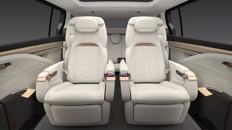 Foxtron Model D - by Pininfarina - Un sogno per Servizi Noleggio con Conducente e Clientela VIP