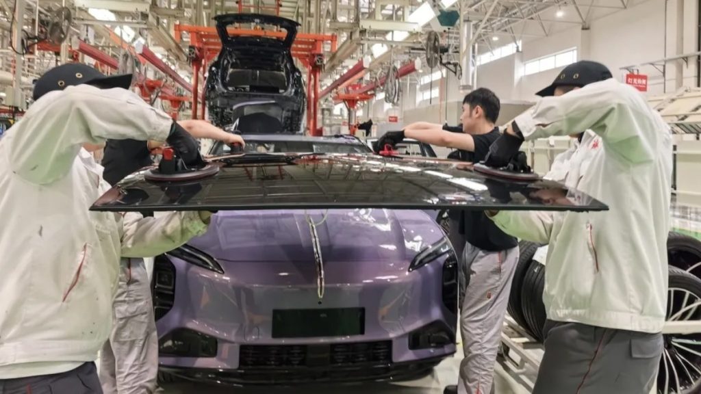 Hongqi EHS7: tetto solare in perovskite da 400 kWh | Elettronauti.it