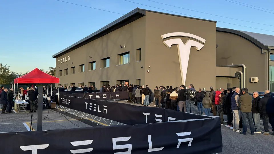 Inaugurazione Tesla Hub Store Verona