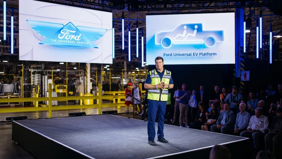 Universal EV: Ford reinventa la catena di montaggio