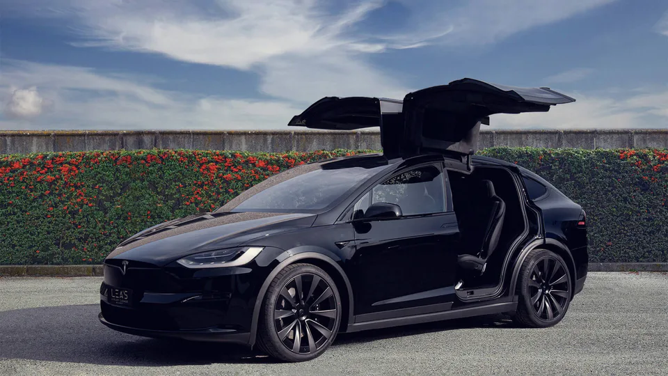 La Polizia italiana testa la Tesla Model X