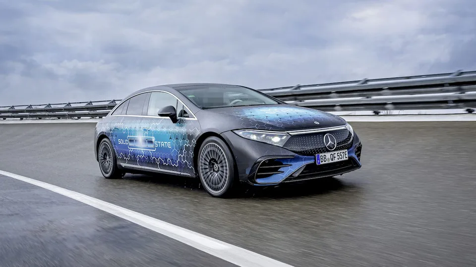 Mercedes-Benz EQS - test con batteria allo stato solido