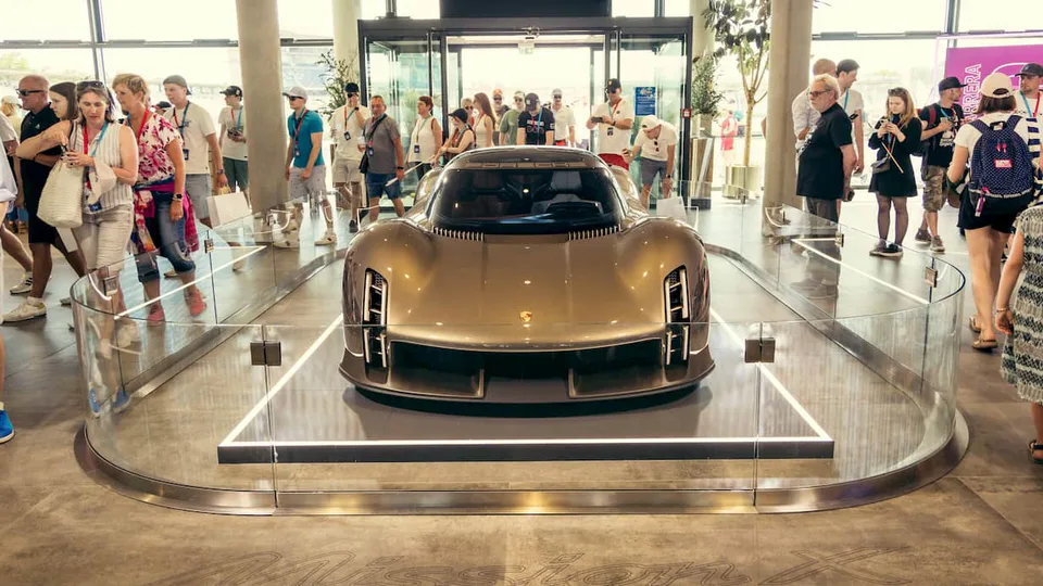 L'hypercar elettrica Porsche Mission X potrebbe entrare in produzione come l'auto più veloce mai realizzata