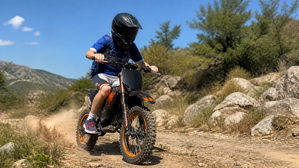 Immagine di copertina della Flash News dedicata alla mini moto elettrica Qronge X1 Spark L