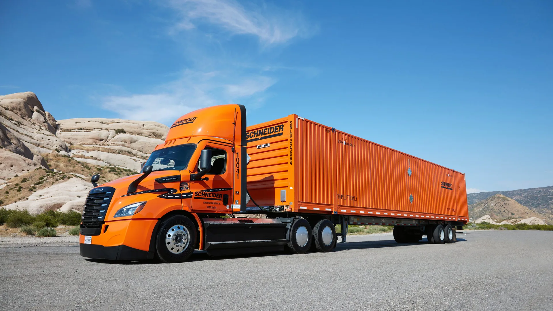 Schneider raggiunge il milione di miglia con i suoi camion elettrici Freightliner eCascadia