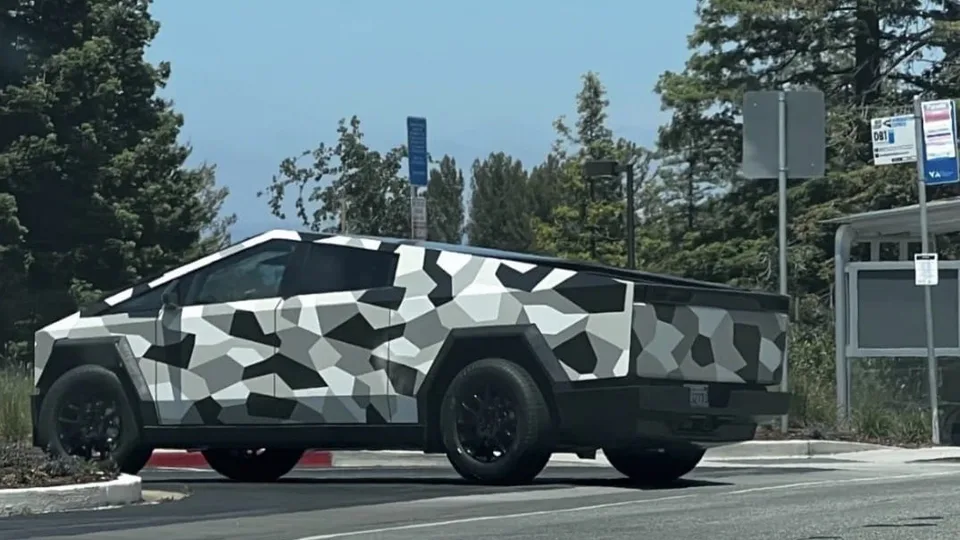 Tesla Cybertruck: avvistamenti in veste Camo