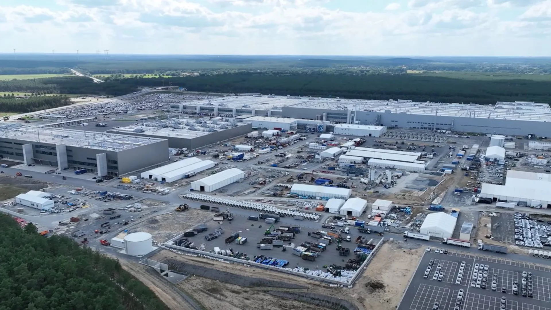 Tesla accelera a Berlino e rilancia la sfida europea delle batterie