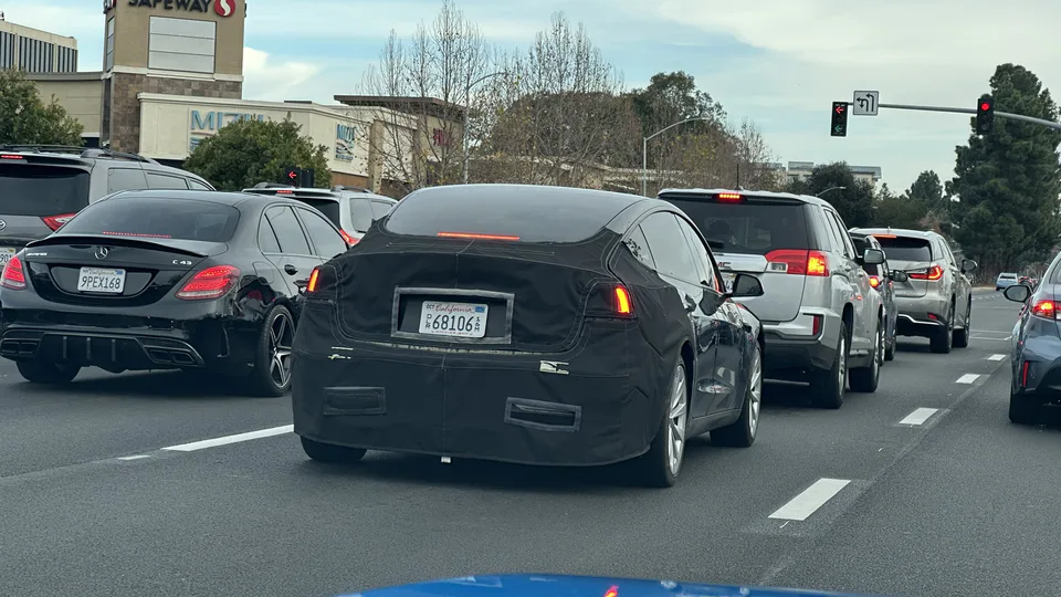 Tesla Model 3 camuffata a Palo Alto - California