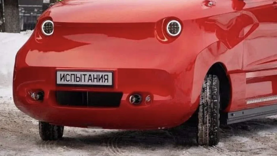 La prima auto elettrica russa Amber Avtotor è una "Tesla Killer" eppure assomiglia tanto a una lavatrice