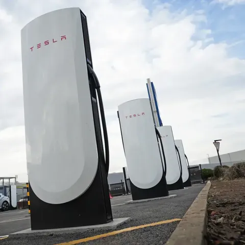 Tesla supercharger v4
