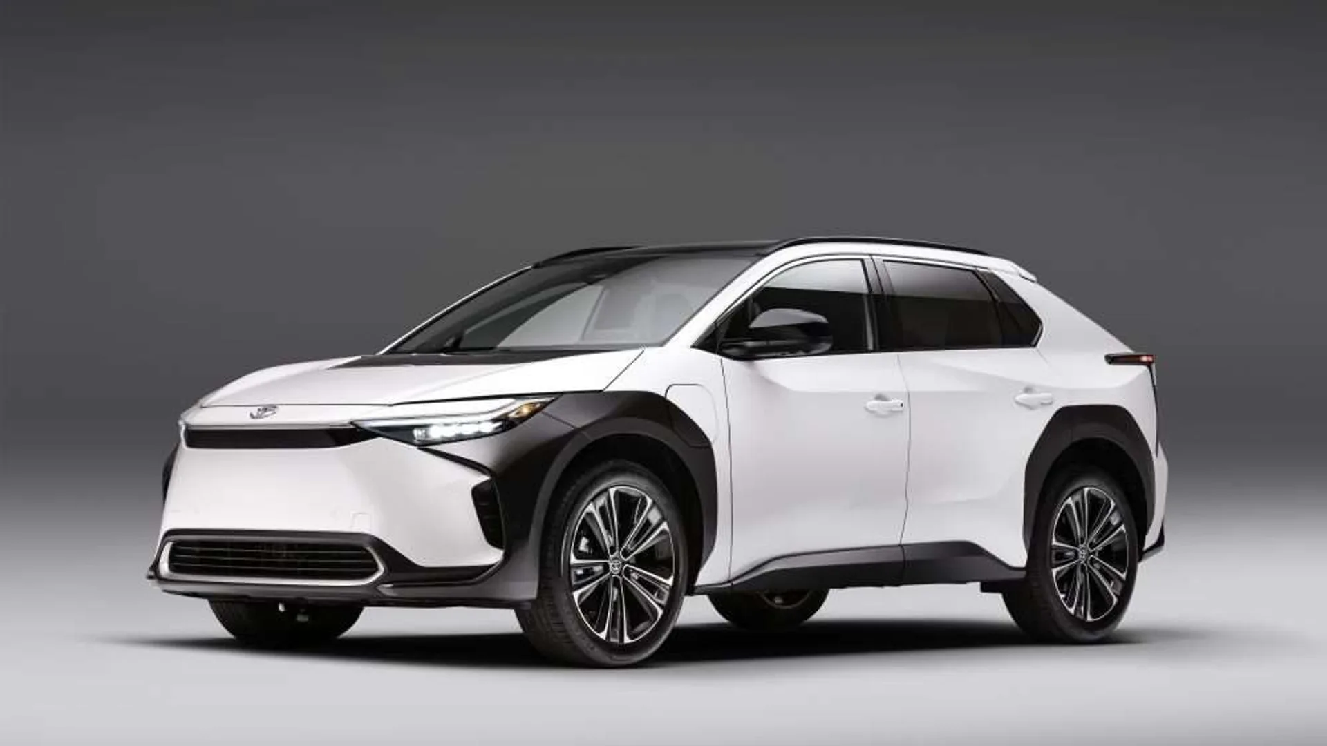 toyota bz4x anteriore