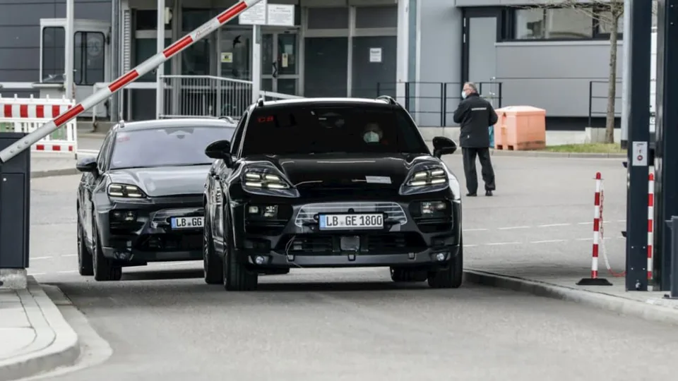 Volkswagen ritarda la nuova piattaforma della Porsche Macan EV e taglia posti di lavoro a causa delle difficoltà del software