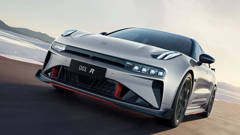 ZEEKR sta pensando di portare in Europa il suo suv a quattro motori, concorrente di Tesla Model S Plaid